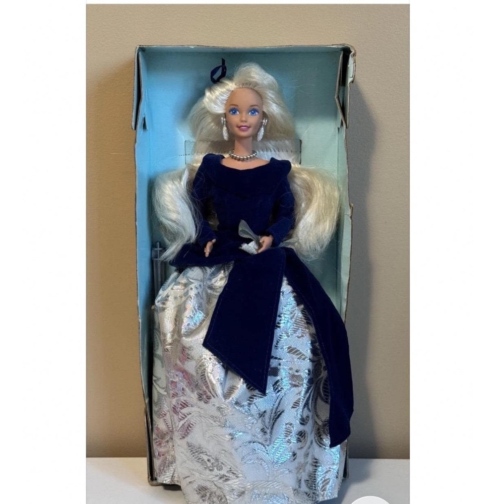 Vtg 1995 Winter Velvet Barbie Special Edition Avon 1st in Series 15571 orig box